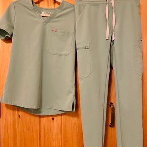 Figs xs jade set yola pants Catarina top